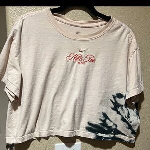 Nike Women’s Pink Cropped Graphic Tee size XL